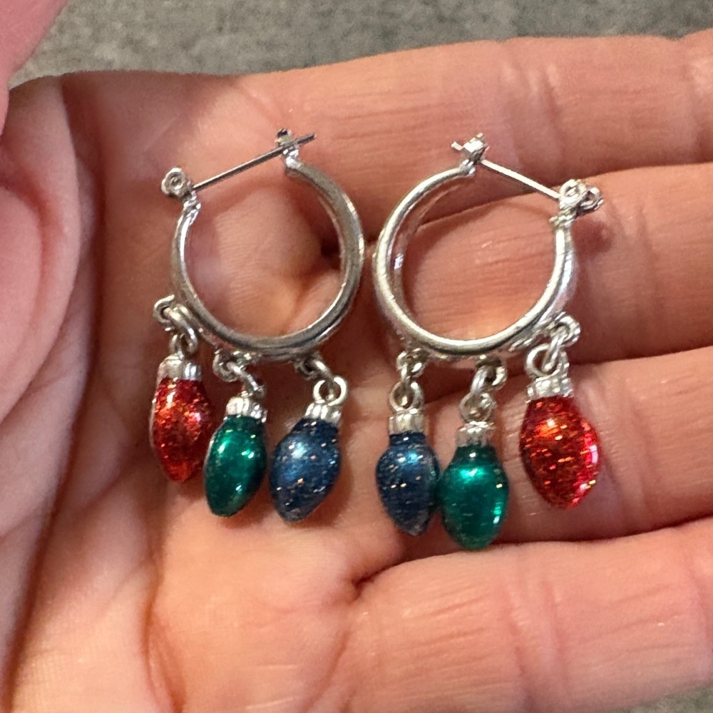 CLEARANCE! FINAL PRICE-NO OFFERS PLEASE-LIGHT BULB HOLIDAY EARRINGS